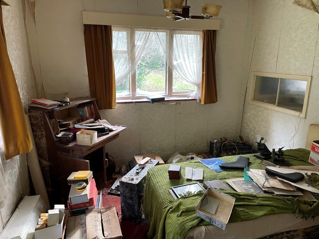 Lot: 153 - DETACHED BUNGALOW WITH POTENTIAL - Bedroom two